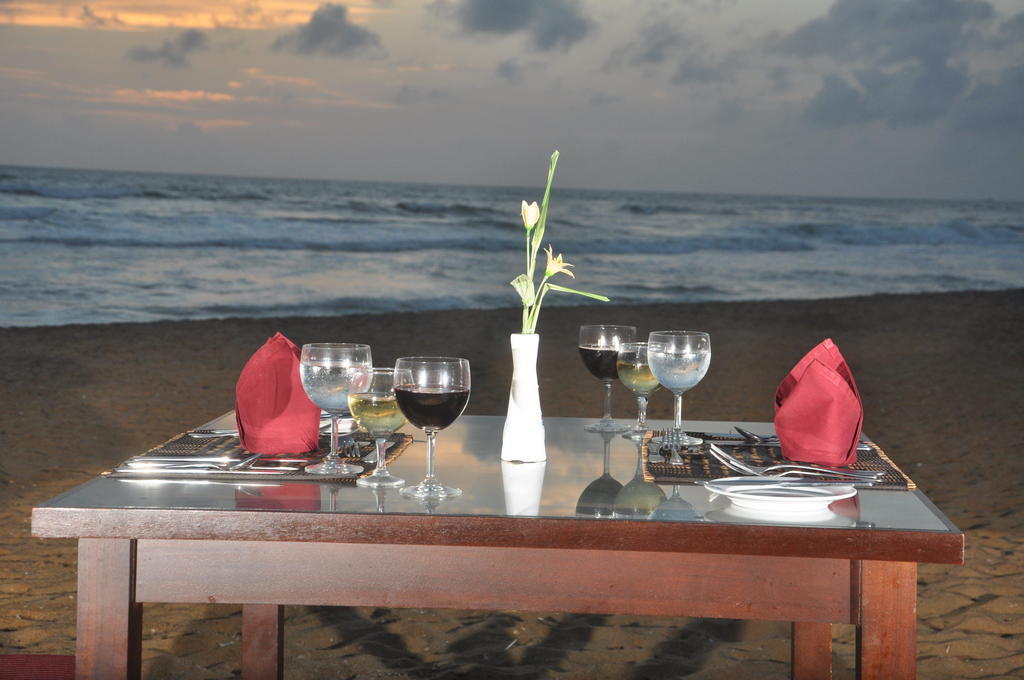 Laya Beach Otel Wadduwa Dış mekan fotoğraf