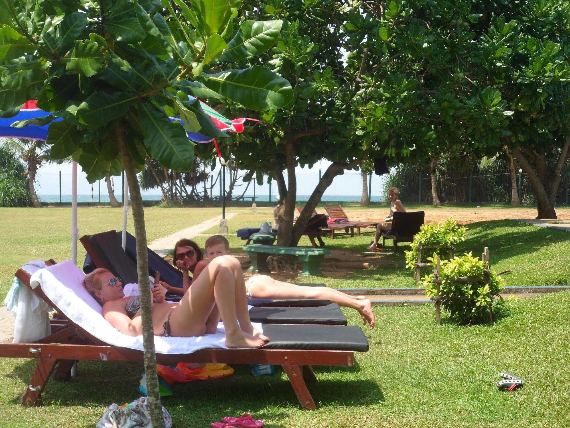 Laya Beach Otel Wadduwa Dış mekan fotoğraf